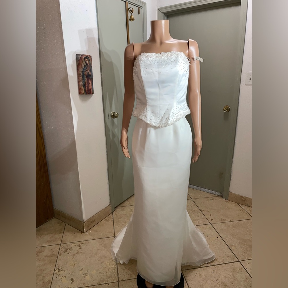 Elegant White Beaded Strapless Wedding Dress